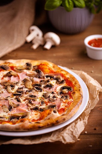 prosciutto e funghi